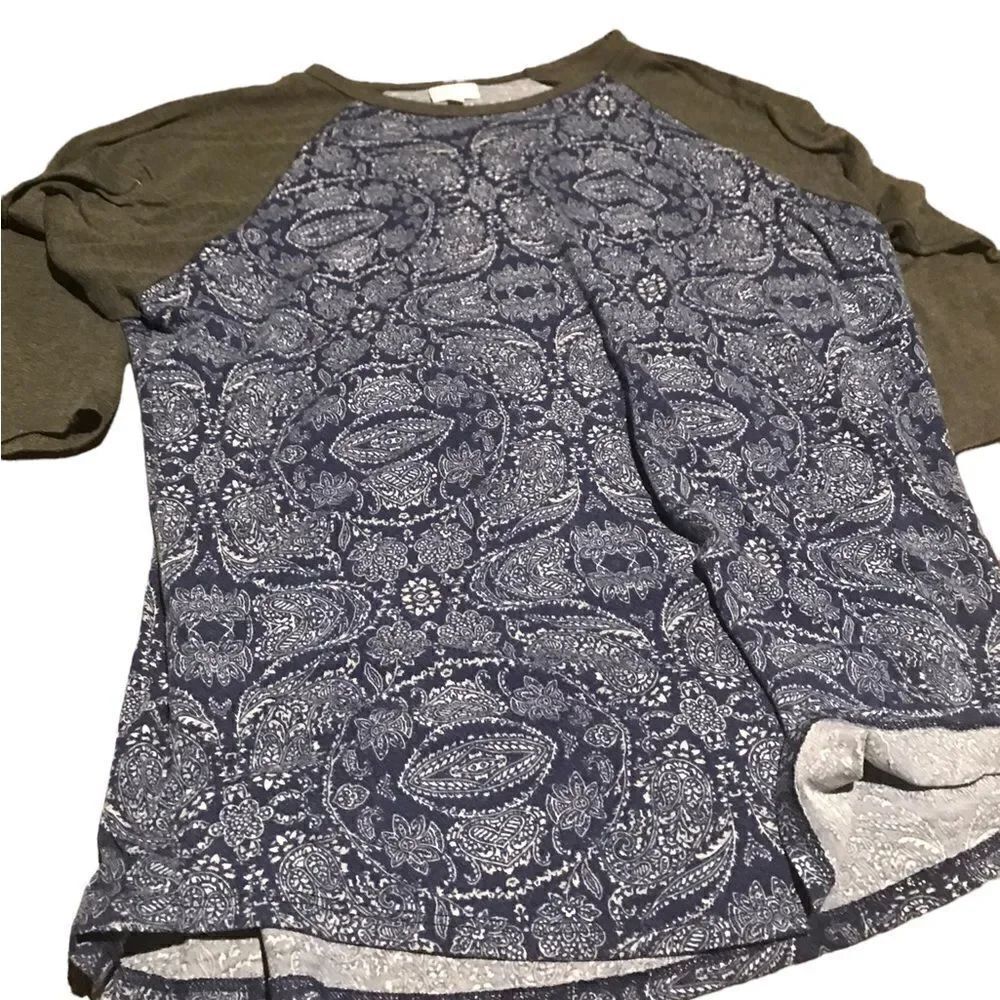 Lularoe size 2XL excemennt ckndtiiton raglan style 2XL